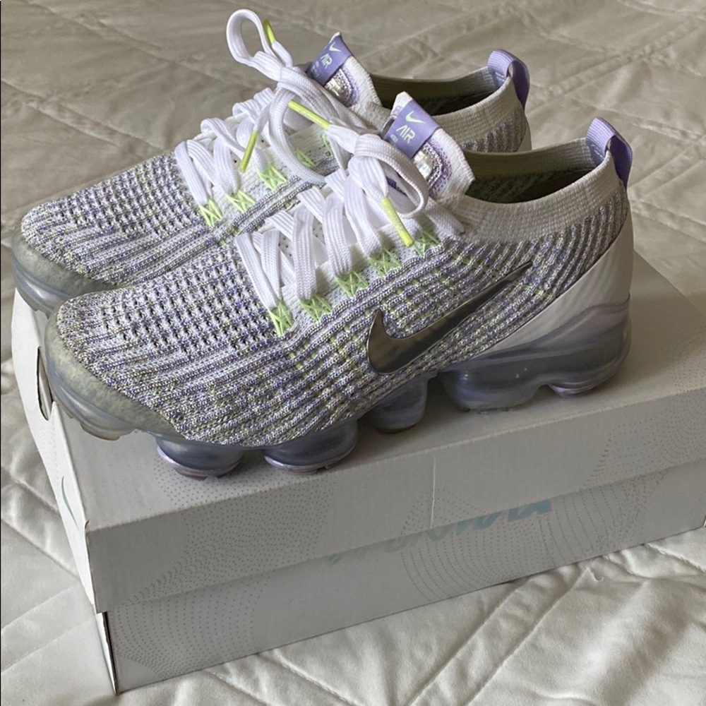 Woman’s NIKE VAPORMAX FLYKNIT 3 size 6.5